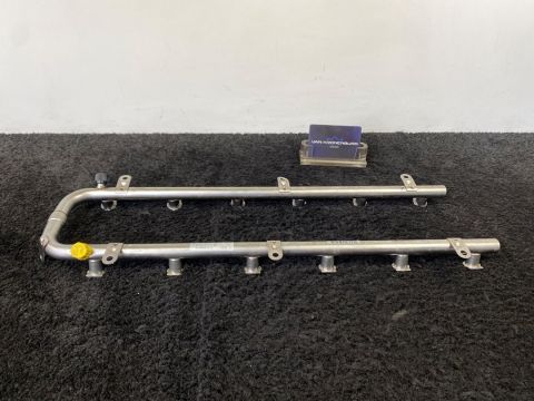 Mercedes Benz S-Klasse (W220) V12 137.970 Fuel Rail A1370700195